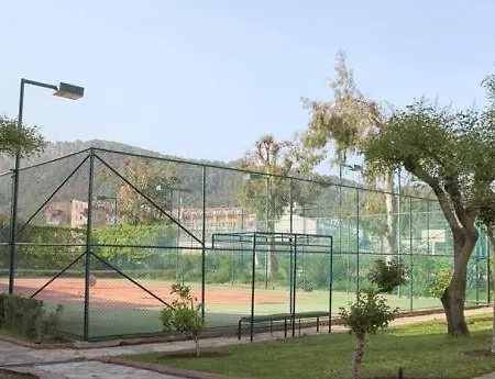 Hotel Queen'S Park Le Jardin Resort